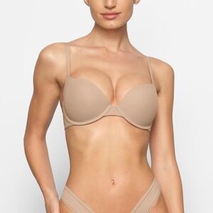 NWT SKIMS Demi-Push-Up “Fits Everybody” T-Shirt Bra